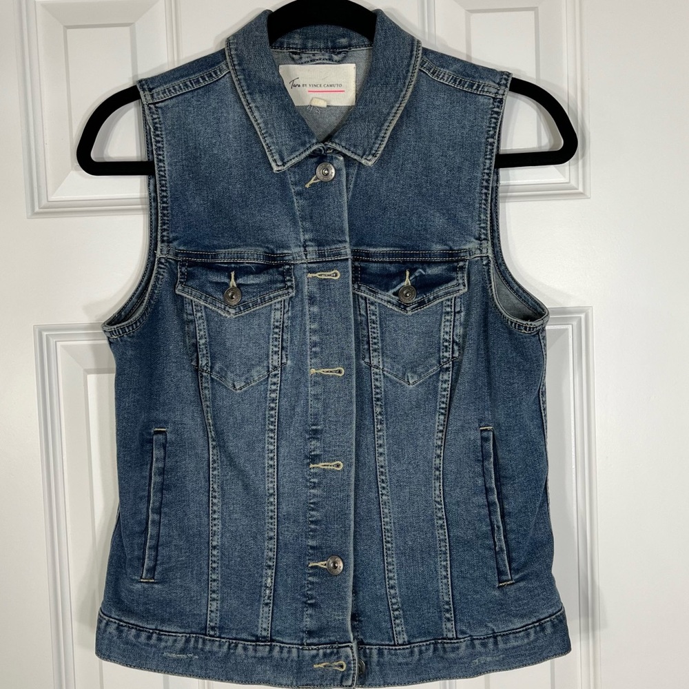 Two by Vince Camuto blue denim jean jacket vest. Size: Small